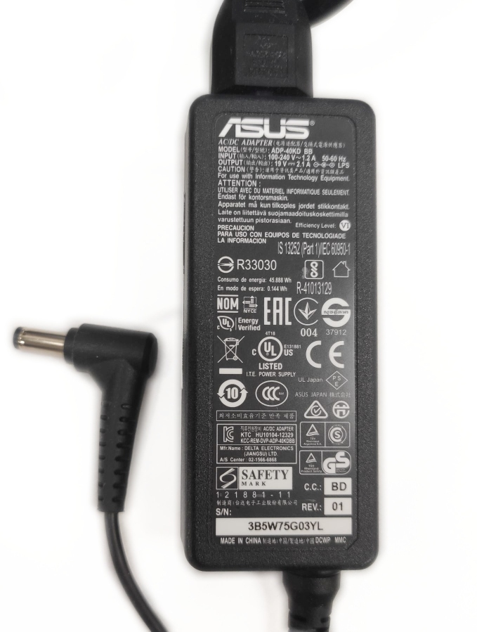 Zdroj Asus ADP-40KD BB 40W Input 1,2A Output 19V 2,1A 